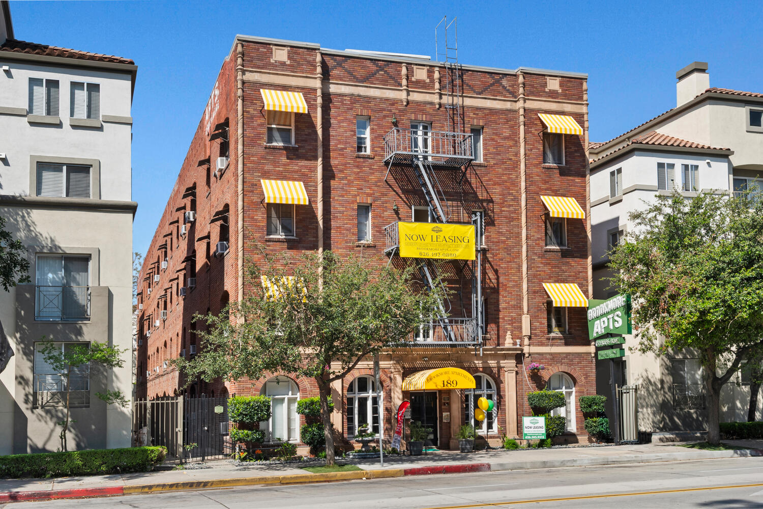 Exterior of Brookmore Apartments in Old Town Pasadena